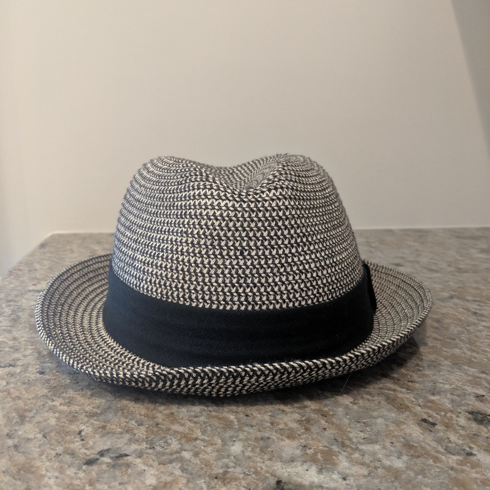 Stylish hat - Picture 2 of 3